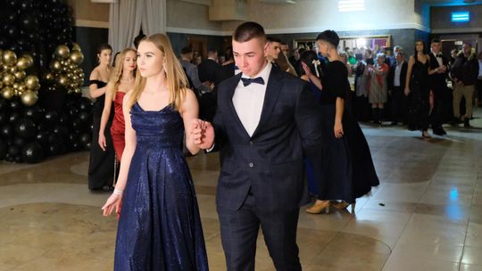 Studniówka 2025 - Zespół Szkół Ekonomicznych i Mundurowych w Chełmie cz. I [GALERIA ZDJĘĆ]