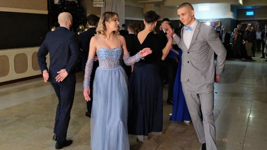 Studniówka 2025 - Zespół Szkół Ekonomicznych i Mundurowych w Chełmie cz. I [GALERIA ZDJĘĆ]