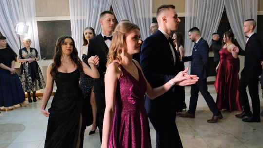 Studniówka 2025 - Zespół Szkół Ekonomicznych i Mundurowych w Chełmie cz. I [GALERIA ZDJĘĆ]