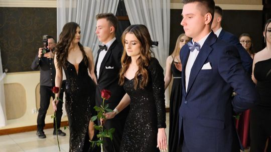 Studniówka 2025 - Zespół Szkół Ekonomicznych i Mundurowych w Chełmie cz. I [GALERIA ZDJĘĆ]