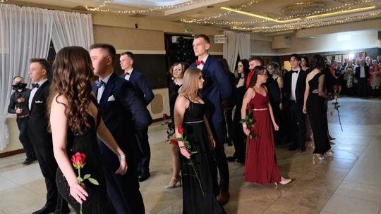 Studniówka 2025 - Zespół Szkół Ekonomicznych i Mundurowych w Chełmie cz. I [GALERIA ZDJĘĆ]