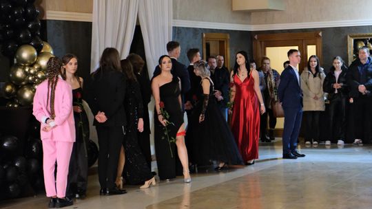 Studniówka 2025 - Zespół Szkół Ekonomicznych i Mundurowych w Chełmie cz. I [GALERIA ZDJĘĆ]