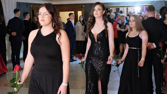 Studniówka 2025 - Zespół Szkół Ekonomicznych i Mundurowych w Chełmie cz. I [GALERIA ZDJĘĆ]