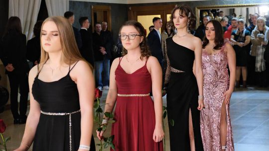 Studniówka 2025 - Zespół Szkół Ekonomicznych i Mundurowych w Chełmie cz. I [GALERIA ZDJĘĆ]