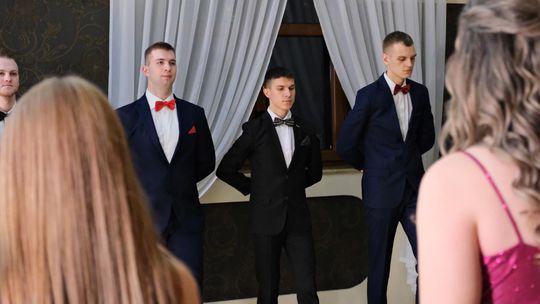 Studniówka 2025 - Zespół Szkół Ekonomicznych i Mundurowych w Chełmie cz. I [GALERIA ZDJĘĆ]