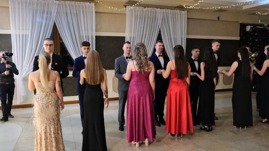 Studniówka 2025 - Zespół Szkół Ekonomicznych i Mundurowych w Chełmie cz. I [GALERIA ZDJĘĆ]