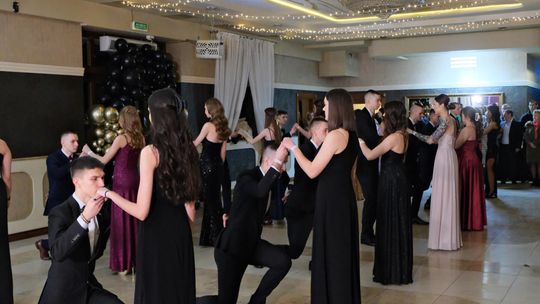 Studniówka 2025 - Zespół Szkół Ekonomicznych i Mundurowych w Chełmie cz. I [GALERIA ZDJĘĆ]