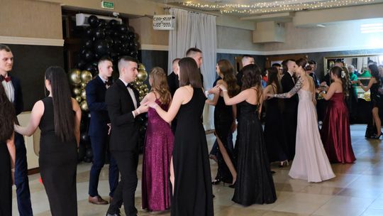 Studniówka 2025 - Zespół Szkół Ekonomicznych i Mundurowych w Chełmie cz. I [GALERIA ZDJĘĆ]