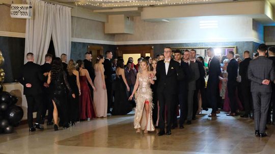 Studniówka 2025 - Zespół Szkół Ekonomicznych i Mundurowych w Chełmie cz. I [GALERIA ZDJĘĆ]