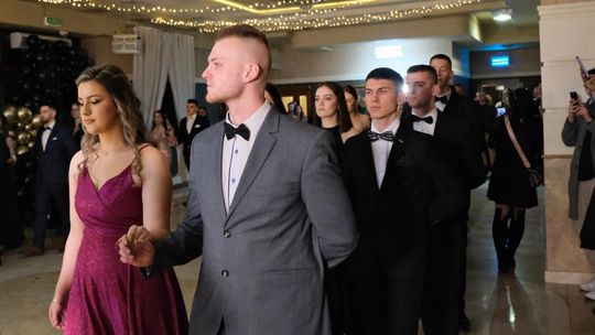 Studniówka 2025 - Zespół Szkół Ekonomicznych i Mundurowych w Chełmie cz. I [GALERIA ZDJĘĆ]