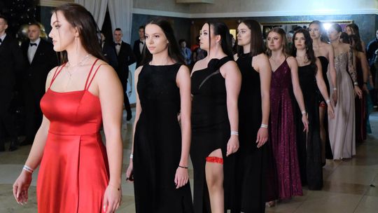 Studniówka 2025 - Zespół Szkół Ekonomicznych i Mundurowych w Chełmie cz. I [GALERIA ZDJĘĆ]