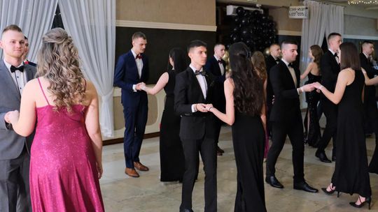 Studniówka 2025 - Zespół Szkół Ekonomicznych i Mundurowych w Chełmie cz. I [GALERIA ZDJĘĆ]