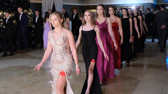 Studniówka 2025 - Zespół Szkół Ekonomicznych i Mundurowych w Chełmie cz. I [GALERIA ZDJĘĆ]