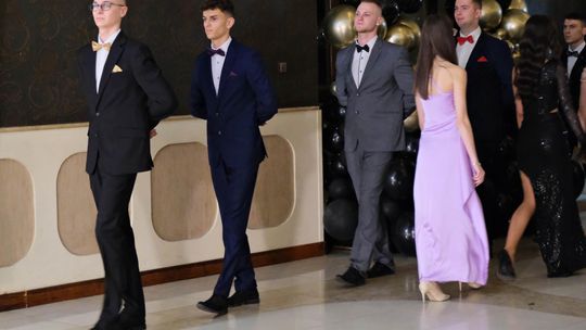 Studniówka 2025 - Zespół Szkół Ekonomicznych i Mundurowych w Chełmie cz. I [GALERIA ZDJĘĆ]