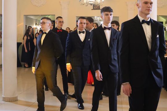 Studniówka 2025 - Zespół Szkół Gastronomicznych i Hotelarskich w Chełmie [GALERIA ZDJĘĆ]