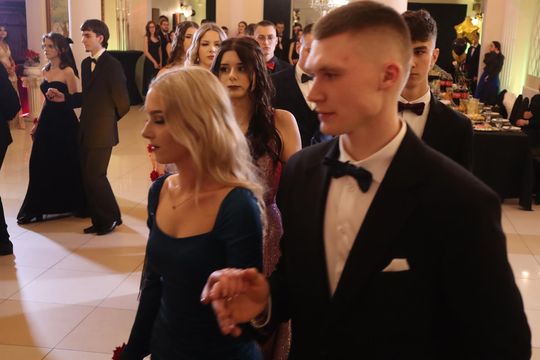 Studniówka 2025 - Zespół Szkół Gastronomicznych i Hotelarskich w Chełmie [GALERIA ZDJĘĆ]