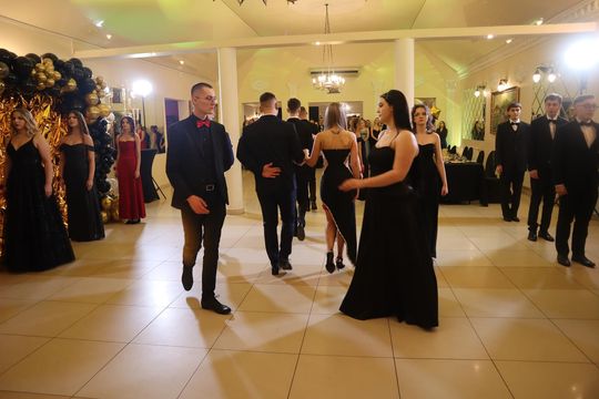 Studniówka 2025 - Zespół Szkół Gastronomicznych i Hotelarskich w Chełmie [GALERIA ZDJĘĆ]