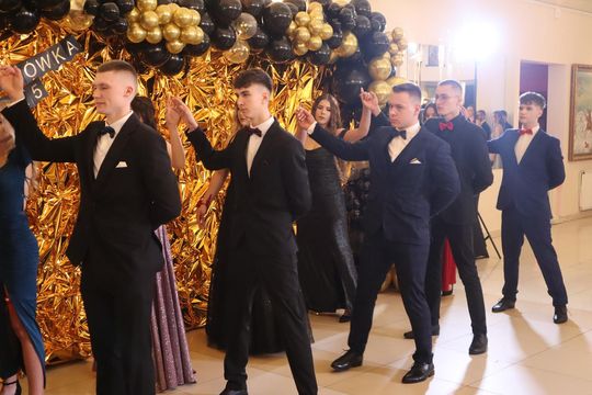 Studniówka 2025 - Zespół Szkół Gastronomicznych i Hotelarskich w Chełmie [GALERIA ZDJĘĆ]