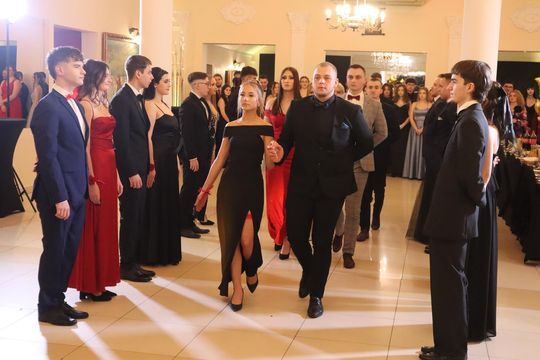 Studniówka 2025 - Zespół Szkół Gastronomicznych i Hotelarskich w Chełmie [GALERIA ZDJĘĆ]