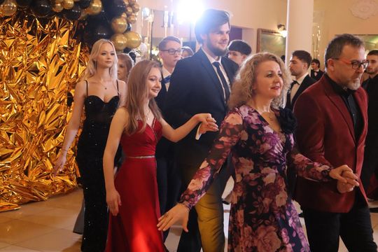 Studniówka 2025 - Zespół Szkół Gastronomicznych i Hotelarskich w Chełmie [GALERIA ZDJĘĆ]