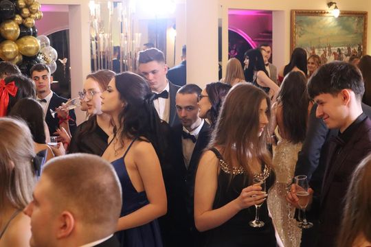 Studniówka 2025 - Zespół Szkół Gastronomicznych i Hotelarskich w Chełmie [GALERIA ZDJĘĆ]