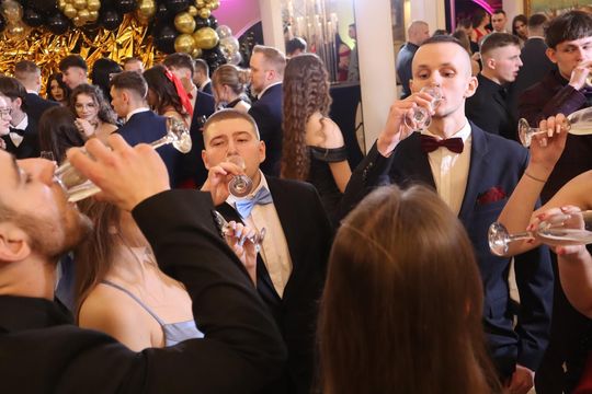 Studniówka 2025 - Zespół Szkół Gastronomicznych i Hotelarskich w Chełmie [GALERIA ZDJĘĆ]