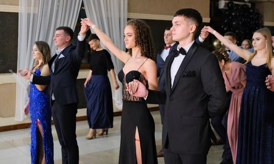 Studniówka 2025 - Zespół Szkół Ekonomicznych i Mundurowych w Chełmie cz. I [GALERIA ZDJĘĆ]