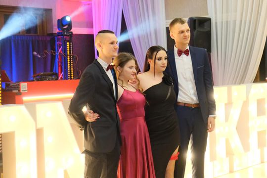 Studniówka 2025 - Zespół Szkół Ekonomicznych i Mundurowych w Chełmie cz. I [GALERIA ZDJĘĆ]