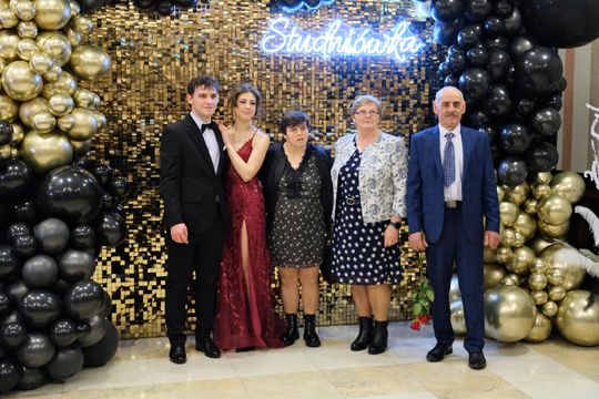 Studniówka 2025 - Zespół Szkół Ekonomicznych i Mundurowych w Chełmie cz. I [GALERIA ZDJĘĆ]