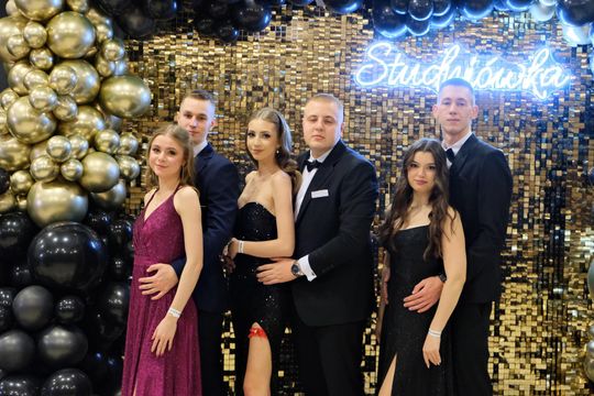 Studniówka 2025 - Zespół Szkół Ekonomicznych i Mundurowych w Chełmie cz. I [GALERIA ZDJĘĆ]