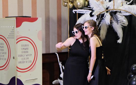 Studniówka 2025 - Zespół Szkół Ekonomicznych i Mundurowych w Chełmie cz. I [GALERIA ZDJĘĆ]