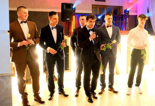 Studniówka 2025 - Zespół Szkół Ekonomicznych i Mundurowych w Chełmie cz. I [GALERIA ZDJĘĆ]