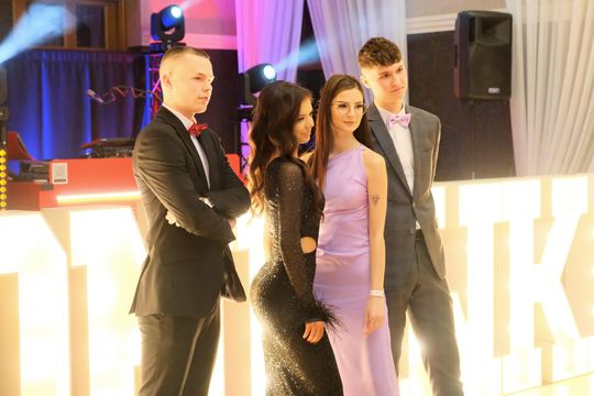 Studniówka 2025 - Zespół Szkół Ekonomicznych i Mundurowych w Chełmie cz. I [GALERIA ZDJĘĆ]