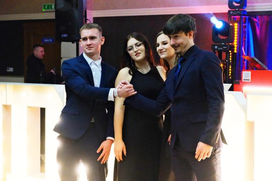 Studniówka 2025 - Zespół Szkół Ekonomicznych i Mundurowych w Chełmie cz. I [GALERIA ZDJĘĆ]