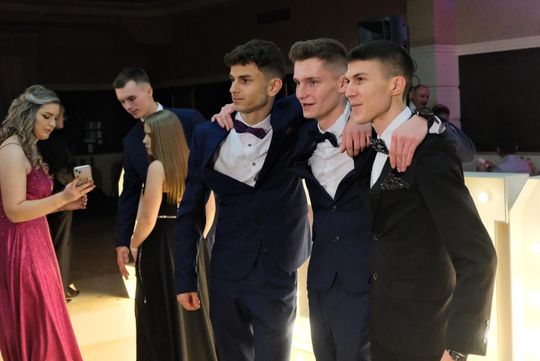 Studniówka 2025 - Zespół Szkół Ekonomicznych i Mundurowych w Chełmie cz. I [GALERIA ZDJĘĆ]