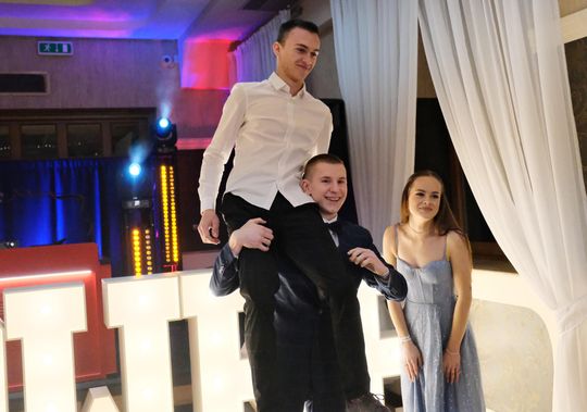 Studniówka 2025 - Zespół Szkół Ekonomicznych i Mundurowych w Chełmie cz. I [GALERIA ZDJĘĆ]