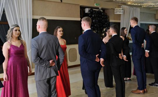 Studniówka 2025 - Zespół Szkół Ekonomicznych i Mundurowych w Chełmie cz. I [GALERIA ZDJĘĆ]