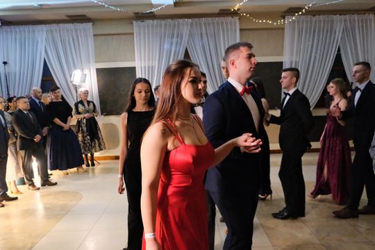 Studniówka 2025 - Zespół Szkół Ekonomicznych i Mundurowych w Chełmie cz. I [GALERIA ZDJĘĆ]