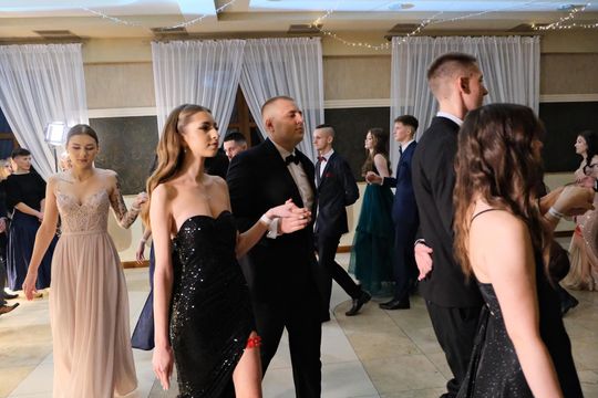 Studniówka 2025 - Zespół Szkół Ekonomicznych i Mundurowych w Chełmie cz. I [GALERIA ZDJĘĆ]