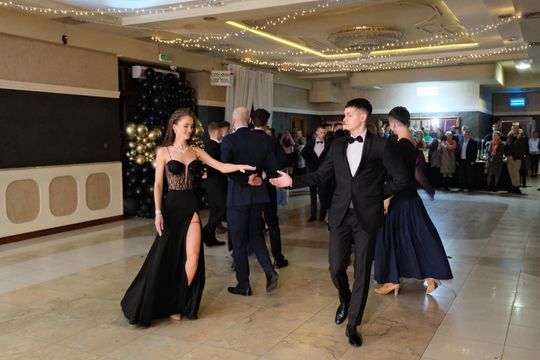 Studniówka 2025 - Zespół Szkół Ekonomicznych i Mundurowych w Chełmie cz. I [GALERIA ZDJĘĆ]