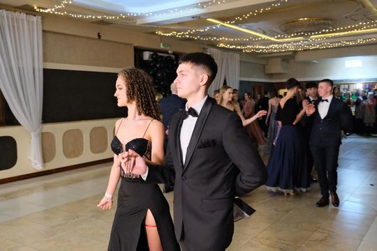 Studniówka 2025 - Zespół Szkół Ekonomicznych i Mundurowych w Chełmie cz. I [GALERIA ZDJĘĆ]