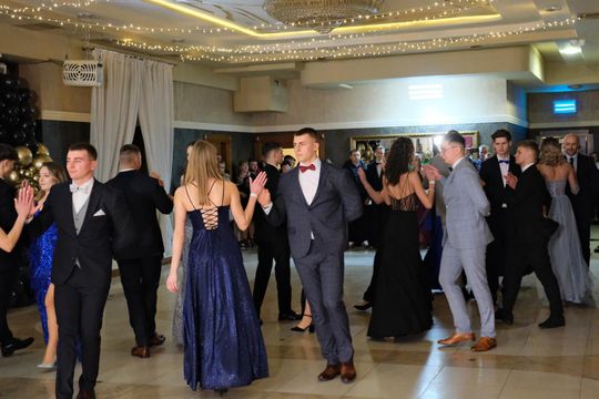 Studniówka 2025 - Zespół Szkół Ekonomicznych i Mundurowych w Chełmie cz. I [GALERIA ZDJĘĆ]