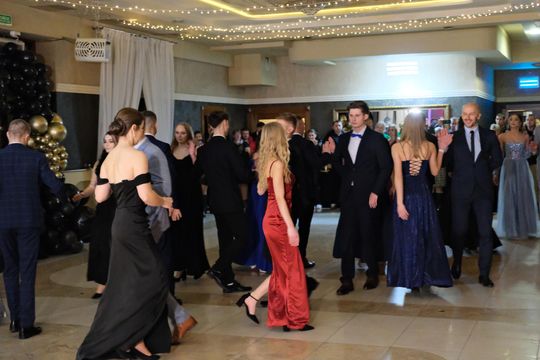 Studniówka 2025 - Zespół Szkół Ekonomicznych i Mundurowych w Chełmie cz. I [GALERIA ZDJĘĆ]