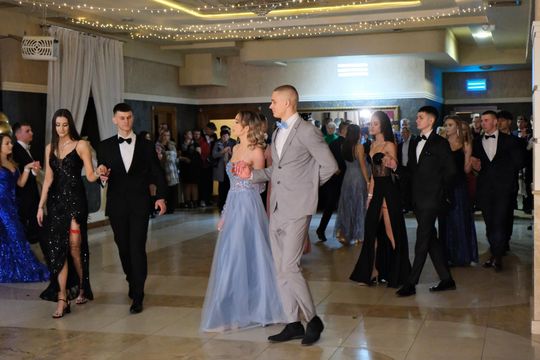 Studniówka 2025 - Zespół Szkół Ekonomicznych i Mundurowych w Chełmie cz. I [GALERIA ZDJĘĆ]