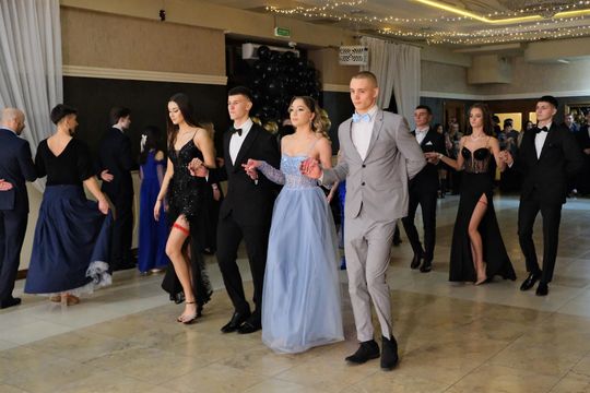 Studniówka 2025 - Zespół Szkół Ekonomicznych i Mundurowych w Chełmie cz. I [GALERIA ZDJĘĆ]