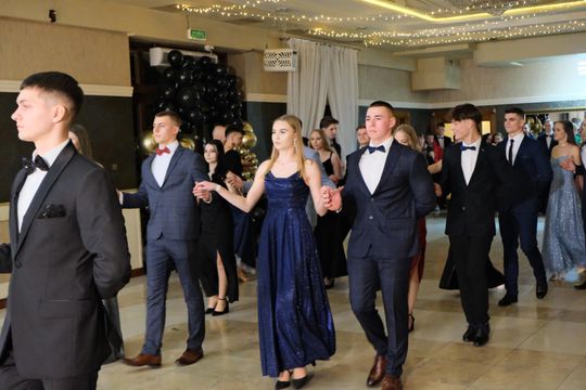 Studniówka 2025 - Zespół Szkół Ekonomicznych i Mundurowych w Chełmie cz. I [GALERIA ZDJĘĆ]