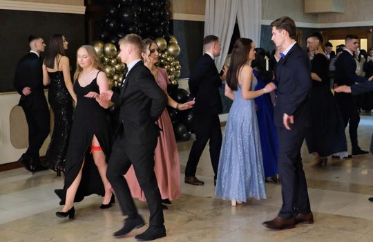 Studniówka 2025 - Zespół Szkół Ekonomicznych i Mundurowych w Chełmie cz. I [GALERIA ZDJĘĆ]