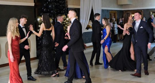 Studniówka 2025 - Zespół Szkół Ekonomicznych i Mundurowych w Chełmie cz. I [GALERIA ZDJĘĆ]