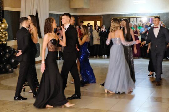 Studniówka 2025 - Zespół Szkół Ekonomicznych i Mundurowych w Chełmie cz. I [GALERIA ZDJĘĆ]