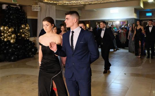 Studniówka 2025 - Zespół Szkół Ekonomicznych i Mundurowych w Chełmie cz. I [GALERIA ZDJĘĆ]